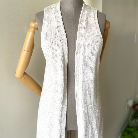 Long Knitted Vest - Picture 2 of 10